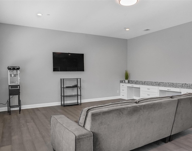 809 Charleston Drive - Photo Thumbnail 27