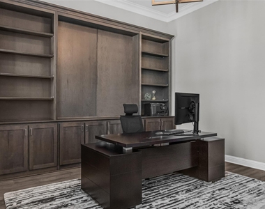 809 Charleston Drive - Photo Thumbnail 2