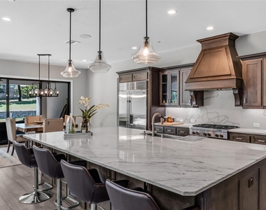 809 Charleston Drive - Photo Thumbnail 8