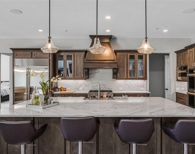 809 Charleston Drive - Photo Thumbnail 7