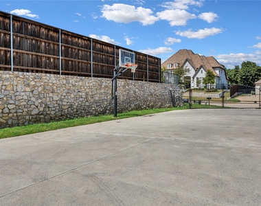 809 Charleston Drive - Photo Thumbnail 33
