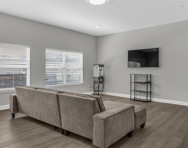 809 Charleston Drive - Photo Thumbnail 26