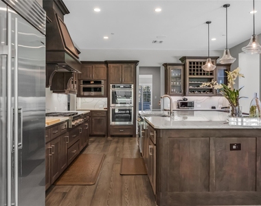 809 Charleston Drive - Photo Thumbnail 5