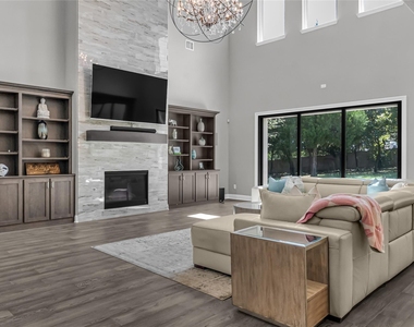 809 Charleston Drive - Photo Thumbnail 12
