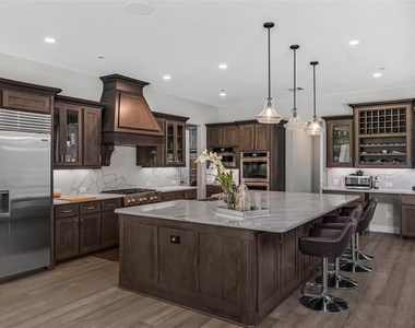 809 Charleston Drive - Photo Thumbnail 6