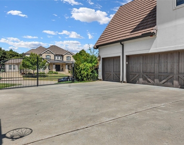 809 Charleston Drive - Photo Thumbnail 32