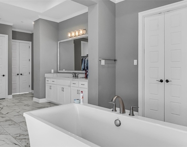 809 Charleston Drive - Photo Thumbnail 17