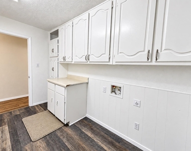 6913 Kerilan Lane - Photo Thumbnail 9
