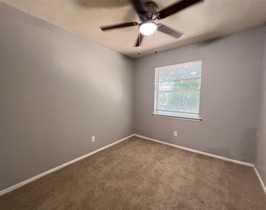 4114 Ladale Drive - Photo Thumbnail 3