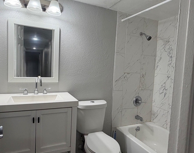 4114 Ladale Drive - Photo Thumbnail 6