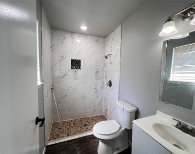 4114 Ladale Drive - Photo Thumbnail 4