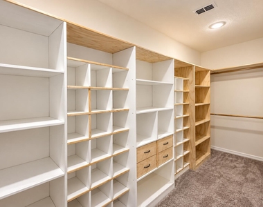 1025 Sw Sarto Lane - Photo Thumbnail 9