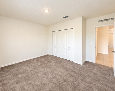 1025 Sw Sarto Lane - Photo Thumbnail 16
