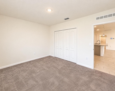1025 Sw Sarto Lane - Photo Thumbnail 15