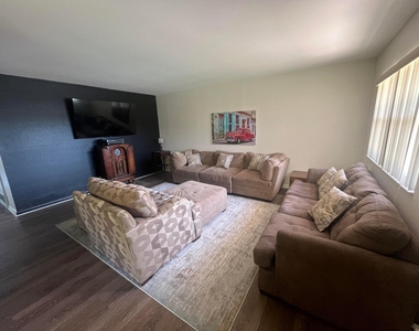 336 Brittany G Avenue - Photo Thumbnail 5