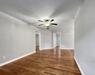 4929 Donnelly Avenue - Photo Thumbnail 2