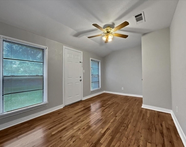 4929 Donnelly Avenue - Photo Thumbnail 15