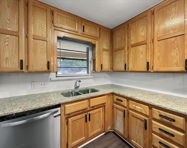 4929 Donnelly Avenue - Photo Thumbnail 14