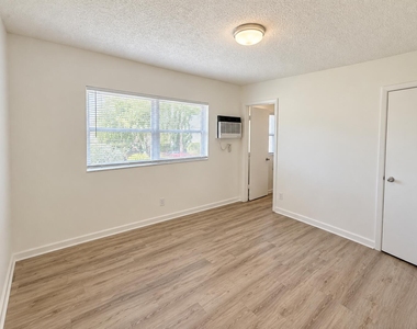 5156 Ne 6th Avenue - Photo Thumbnail 2