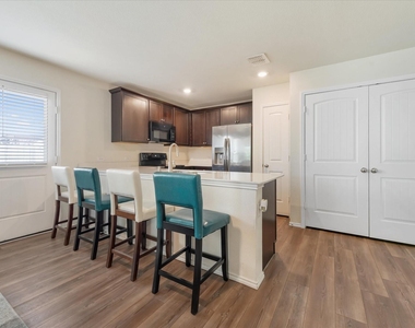 5805 Honey Creek Street - Photo Thumbnail 2