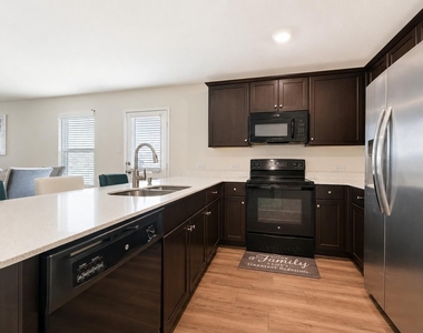 5805 Honey Creek Street - Photo Thumbnail 8