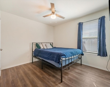 5805 Honey Creek Street - Photo Thumbnail 5