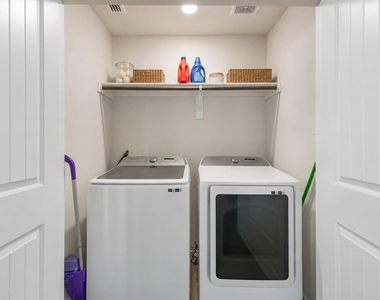 5805 Honey Creek Street - Photo Thumbnail 9
