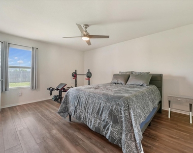 5805 Honey Creek Street - Photo Thumbnail 3