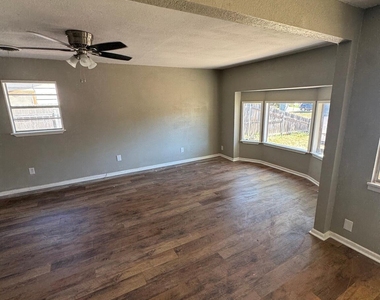 1802 Dayton Drive - Photo Thumbnail 3