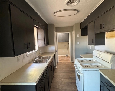 1802 Dayton Drive - Photo Thumbnail 2