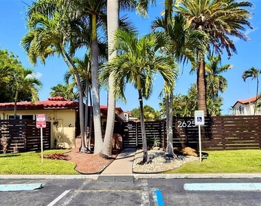 2625 Ne 13th Court - Photo Thumbnail 2