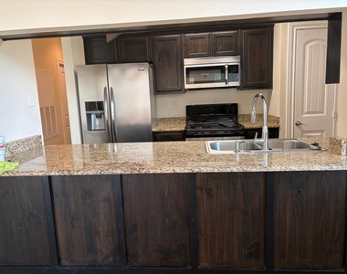 802 E 21st - Photo Thumbnail 2