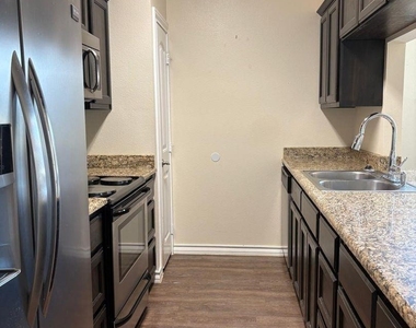 802 E 21st - Photo Thumbnail 3