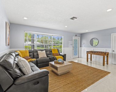 1422 Coolidge Street - Photo Thumbnail 3