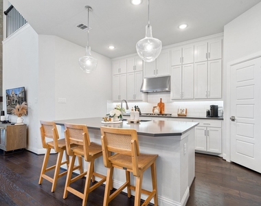 7240 San Saba Drive - Photo Thumbnail 11