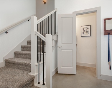 229 E 5th Street - Photo Thumbnail 18