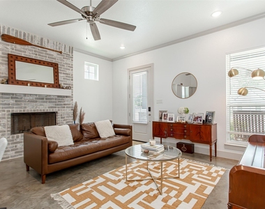 229 E 5th Street - Photo Thumbnail 5