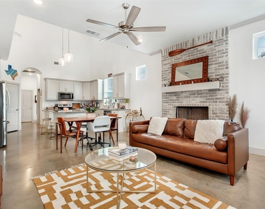 229 E 5th Street - Photo Thumbnail 4