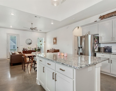 229 E 5th Street - Photo Thumbnail 11