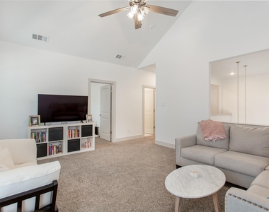 229 E 5th Street - Photo Thumbnail 25