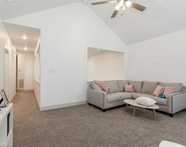 229 E 5th Street - Photo Thumbnail 23