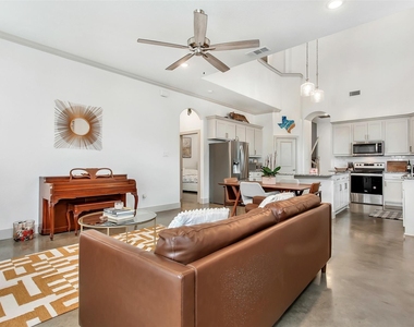 229 E 5th Street - Photo Thumbnail 3