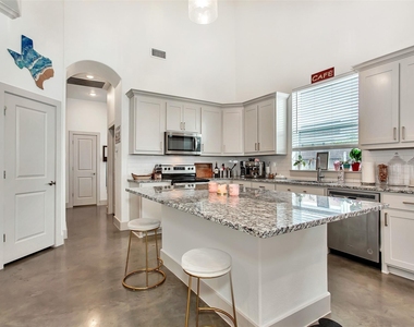 229 E 5th Street - Photo Thumbnail 9