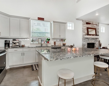 229 E 5th Street - Photo Thumbnail 12