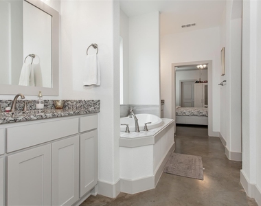 229 E 5th Street - Photo Thumbnail 17