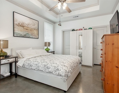 229 E 5th Street - Photo Thumbnail 13