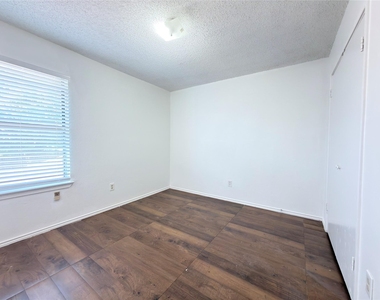 1801 Quail Run Drive - Photo Thumbnail 16