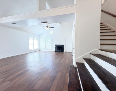 1801 Quail Run Drive - Photo Thumbnail 2