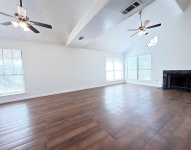 1801 Quail Run Drive - Photo Thumbnail 3
