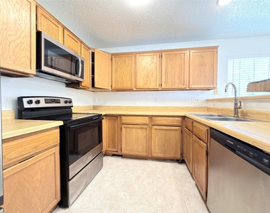 1801 Quail Run Drive - Photo Thumbnail 7